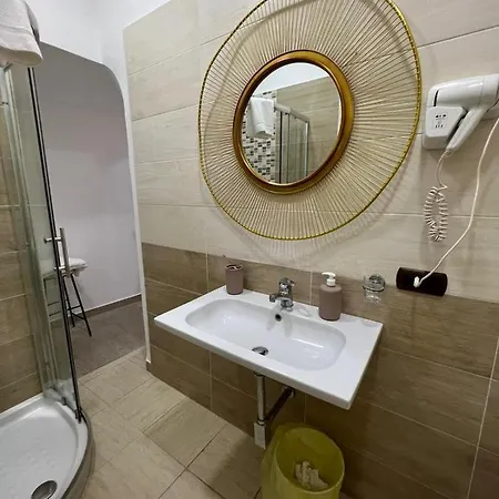 In Piazzetta نابولي